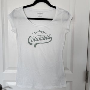 Columbia scoop neck short sleeved tee- size small